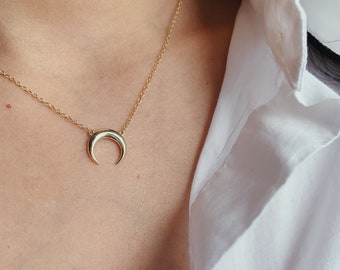 Moon necklace dainty, moon phases necklace, Moon necklace gold, half moon necklace, horn pendant, crescent moon necklace, horn necklace