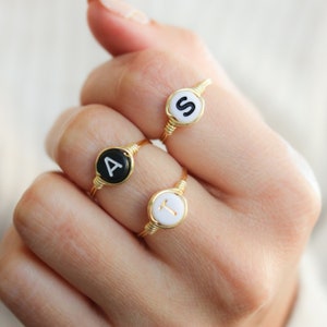 Anillo inicial, Anillo de letras, Anillo de letras personalizado, anillos de mejores amigos, Anillo minimalista, d inicial, Regalo para ella, Regalo del Día de las Madres, anillo delicado