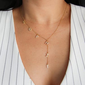Colar inicial de ouro pavê, colar de letras de ouro, colar de laço, colar delicado com pedra de nascimento inicial, colar inicial, presente para a mãe
