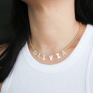 Collar con cuentas, collar con nombre de oro, joyería personalizada, collar con nombre personalizado, joyería con nombre, collar con nombre de letra de nácar, inicial