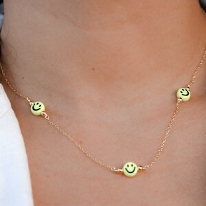 Collar con cara sonriente, gargantilla con cara feliz, collar con dije de sonrisa, collares para mujer, regalos para ella, collar de oro, collar de oro delicado