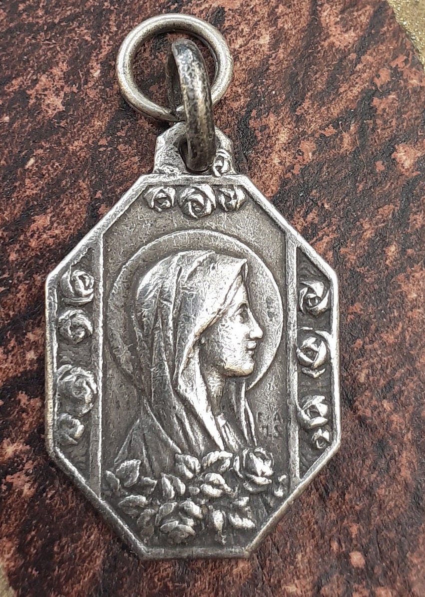 Ancienne Médaille Religieuse en Argent Massif avec Poinçon Ancienne Médaille Religieuse La Vierge Ma