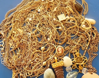 LOT Bijoux Colliers dorés Vintage Retro Lot chaines dorées Fantaisie Gilded necklaces Jewelry