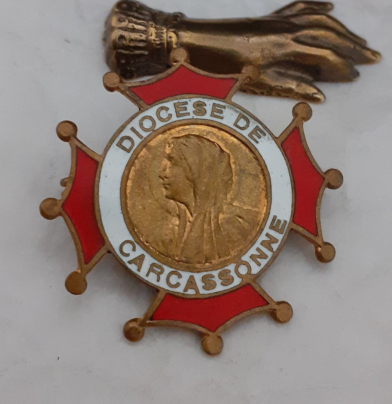 Ancienne Grande Broche Religieuse Diocèse de Carcassonne Médaille La Vierge Marie Croix Émaillée