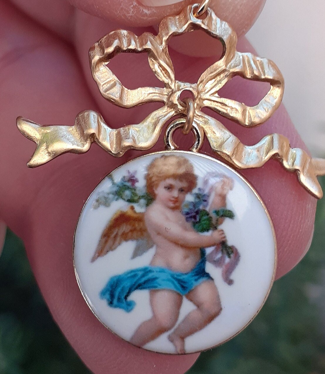 Pendentif Angelot Médaille Ange Vintage Cherub Medal 28x20mm Noeud Victorien et Médaille Angelot