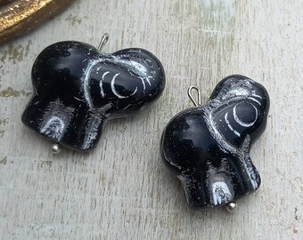 Pendentifs éléphants en verre noir et argent Elephant Drop elephant black and silver glass Breloque éléphants en verre noir