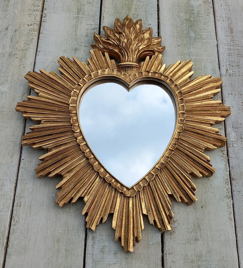 Miroir ex voto Miroir coeur flamboyant patine dorée Miroir coeur ex voto Miroir coeur flammé 30cm x 26cm Sacred Heart Mirror Coeur brulant image 3