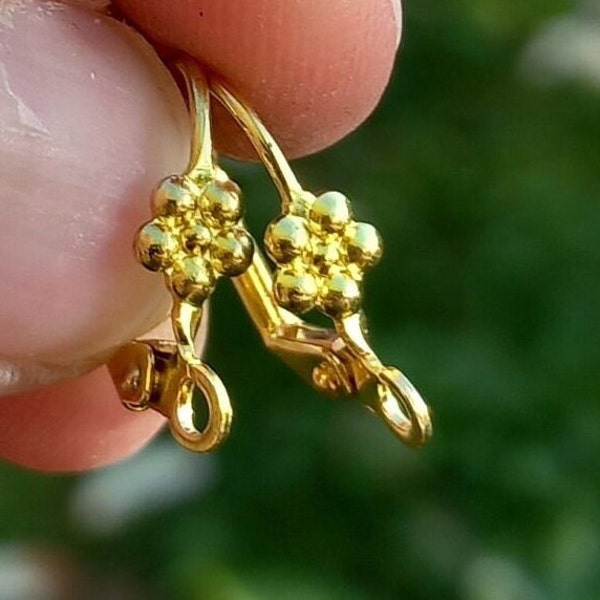 Fermoirs petites fleurs en laiton doré Fermoirs à levier pour la création de boucles d'oreilles