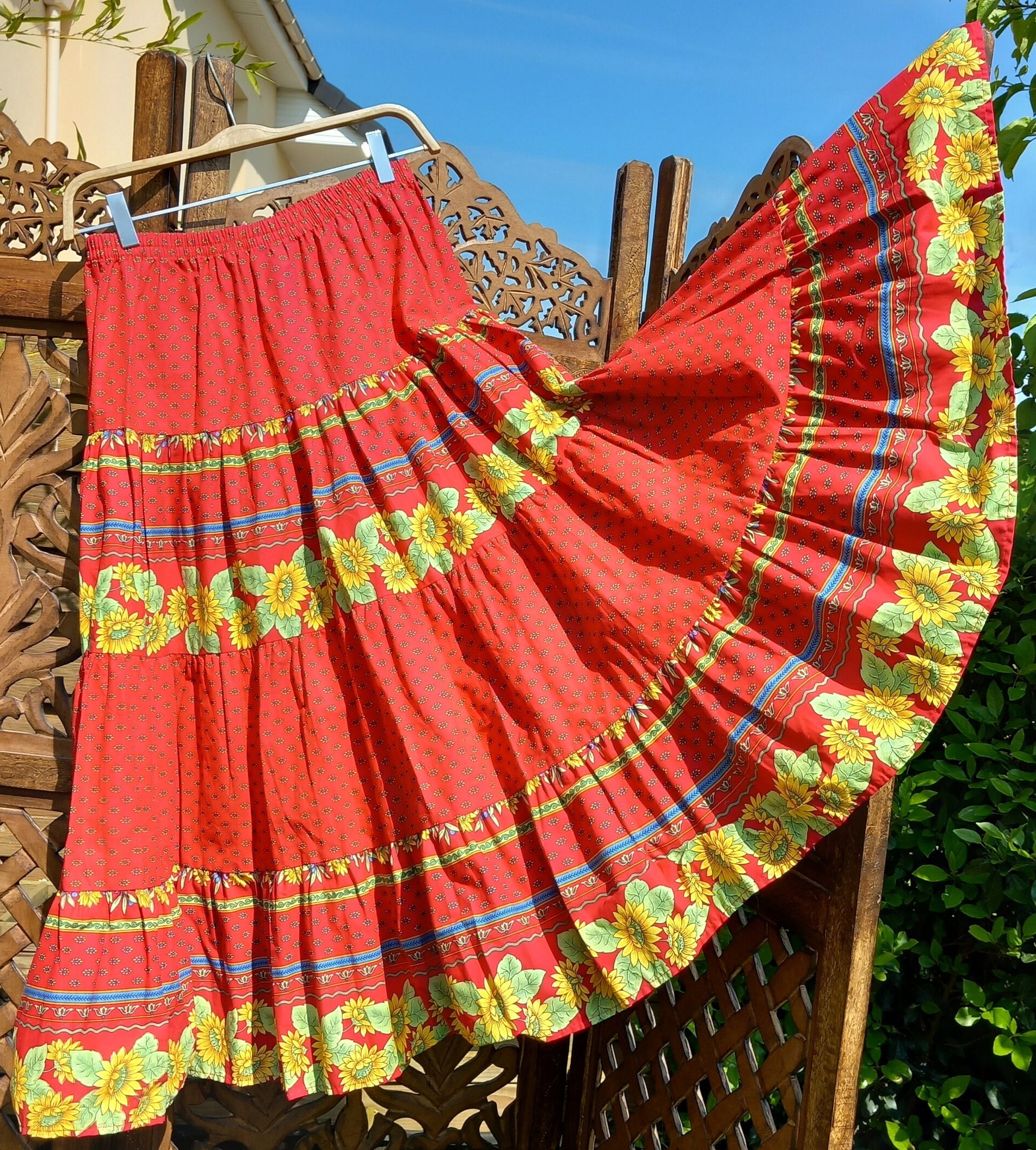 Superbe Jupe Provencale rouge avec des tournesols du sud de la France Jupe Paysanne provencale Extra full circle skirt Jupe de Provence Etsy France