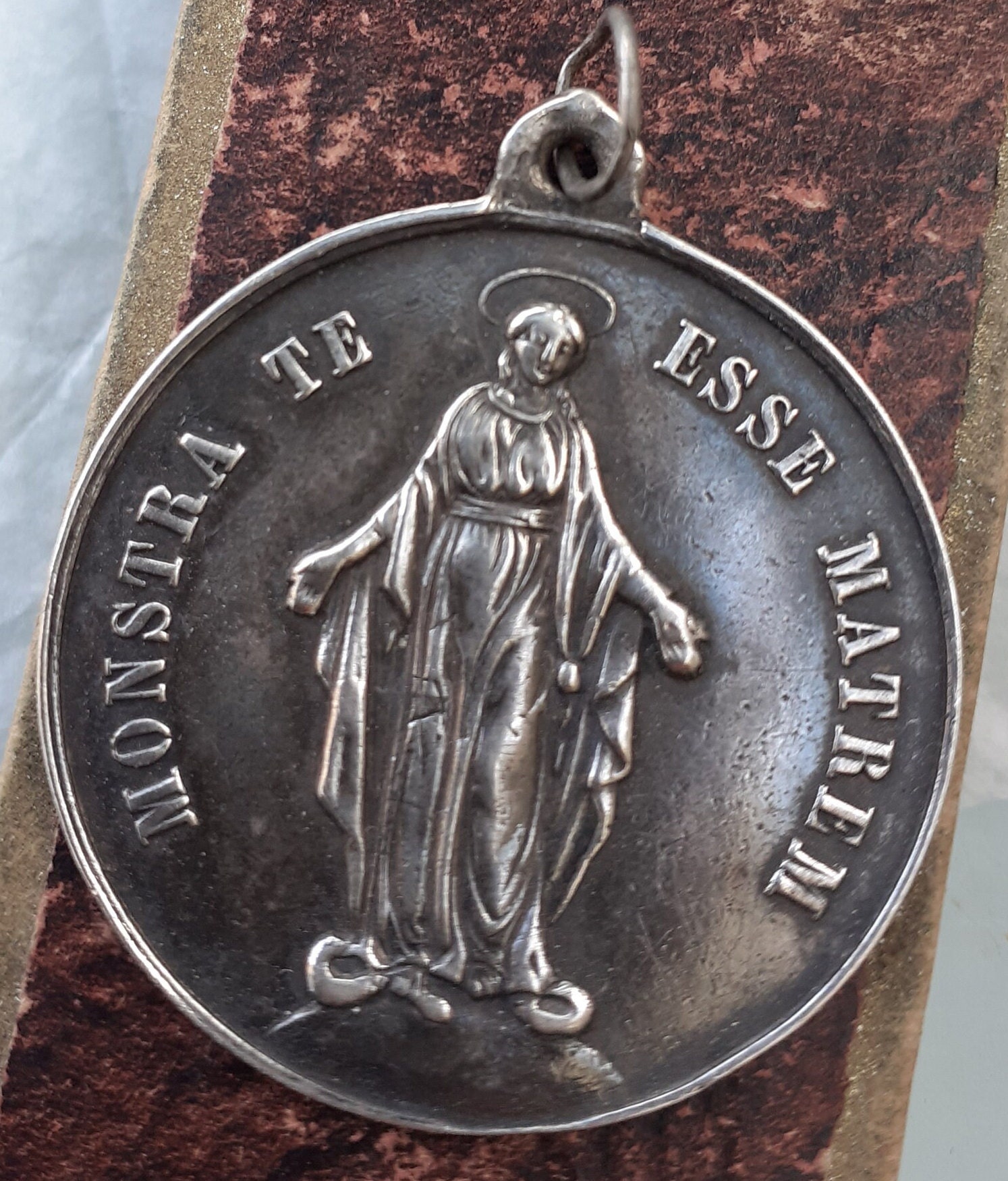 Ancienne Très Grande Médaille Religieuse en Argent Massif avec Poinçon Congrégation Des Enfants de M