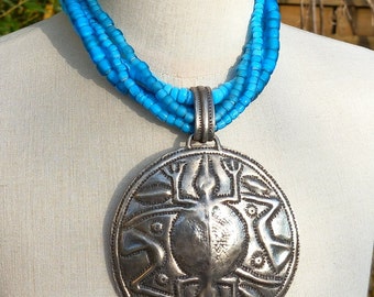Collier Pendentif Scooter Paris - Motifs Ethniques, Métal Argenté, Vintage