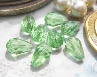 Lot de 4 perles en verre vert cristalin grande gouttes d'eau facetté 15x10mm