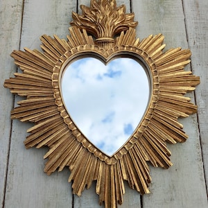 Miroir ex voto Miroir coeur flamboyant patine dorée Miroir coeur ex voto Miroir coeur flammé 30cm x 26cm Sacred Heart Mirror Coeur brulant image 6