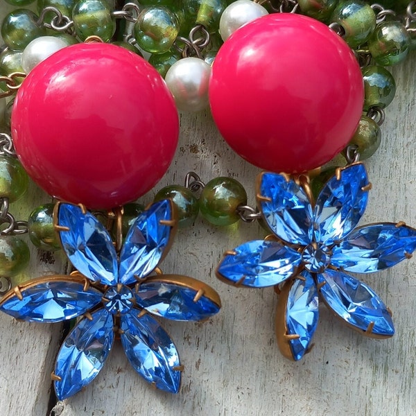 Vintage clip earrings 1960s Daisy clip on earrings 1960's Pin Up earrings Blue crystal flowers Pink clips