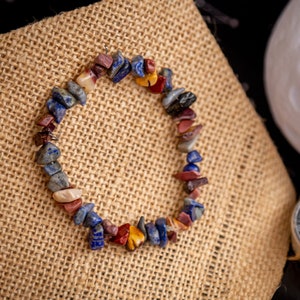 Astrological crystal bracelet - Sagittarius, mookaite and lapis lazuli, chip beads, star sign, birthstones November-December, gift, size S