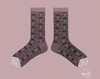 CARAMEL CANDY Textured Diamond Pattern Jacquard Crew Socks | Mauve Brown Cotton Blend Socks