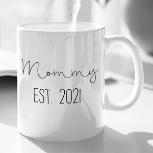 Mommy Est 2021 Mug, Mommy Est 2021 Mug, Pregnancy Announcement Mug, Expecting Mom Dad Gift, Personalized Mug, baby shower gift, New Mom/Dad