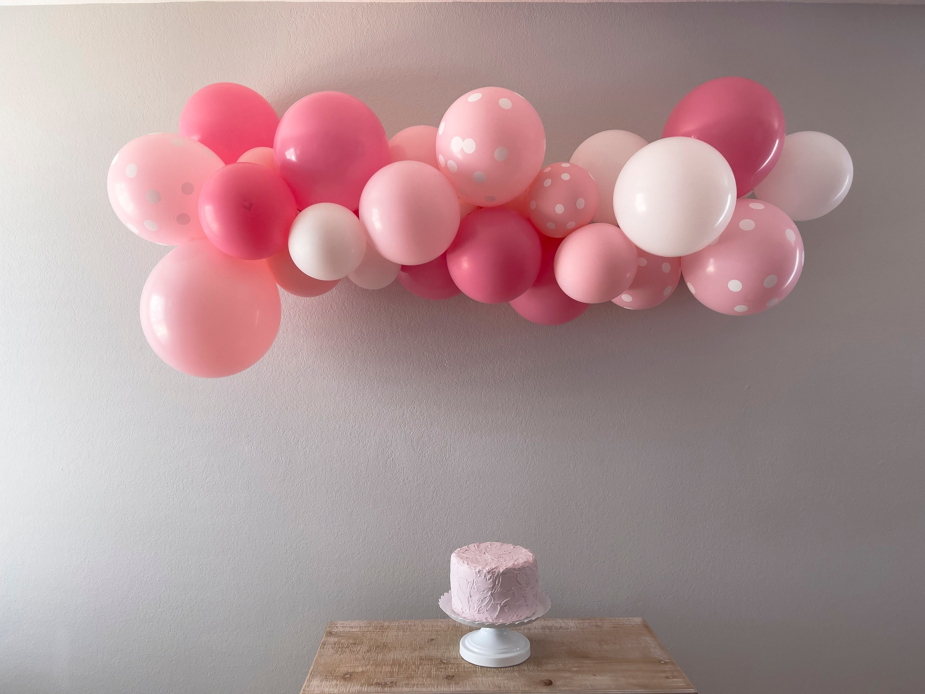 How to make balloons shine  Balloon garland hoop tutorial 