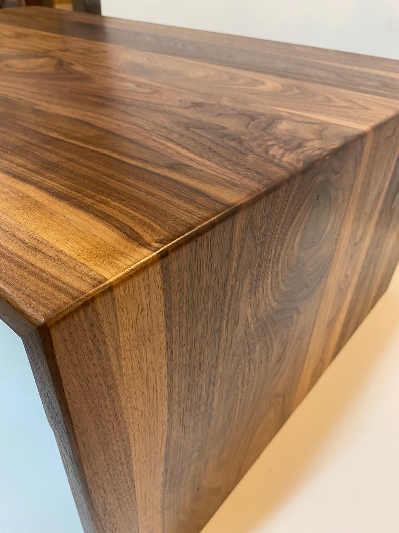 Extra Wide Walnut Coffee Table with Modern Waterfall Design 画像 9