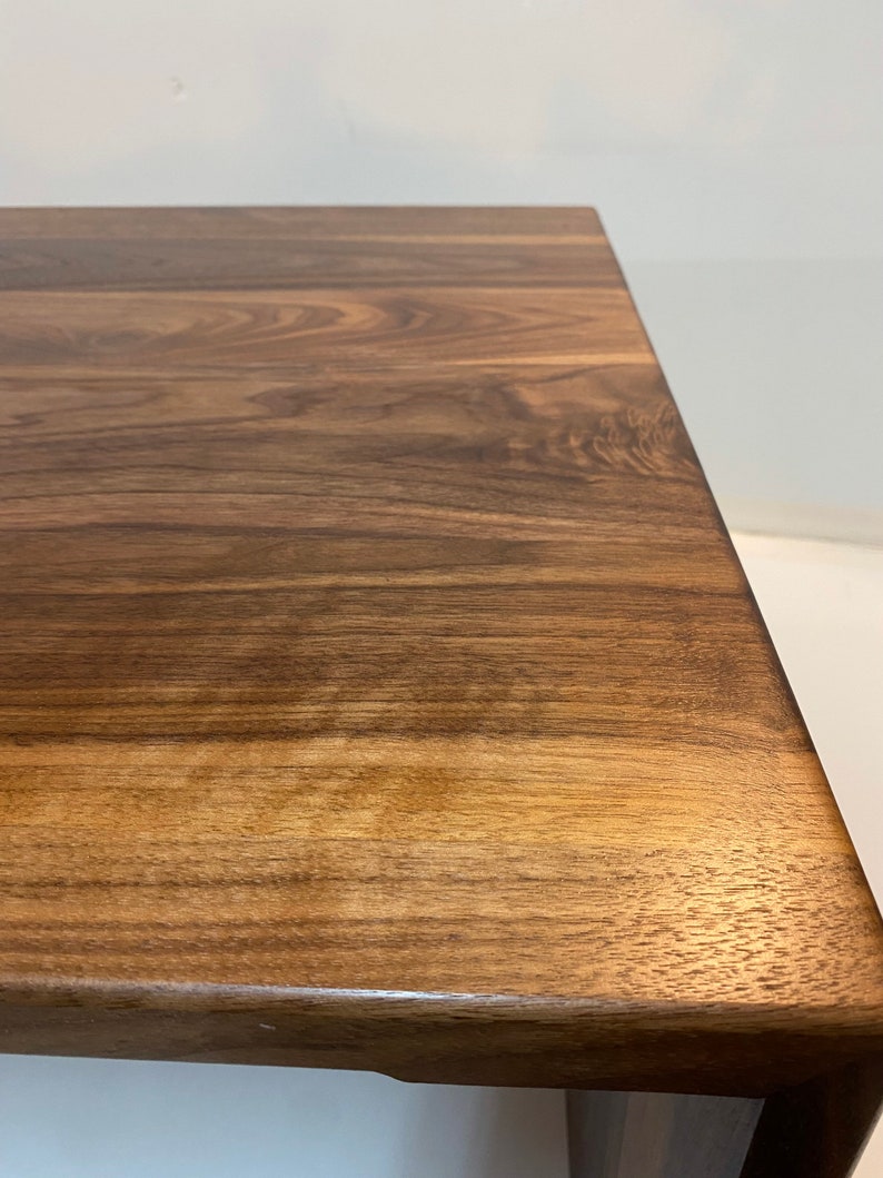 Extra Wide Walnut Coffee Table with Modern Waterfall Design 画像 5