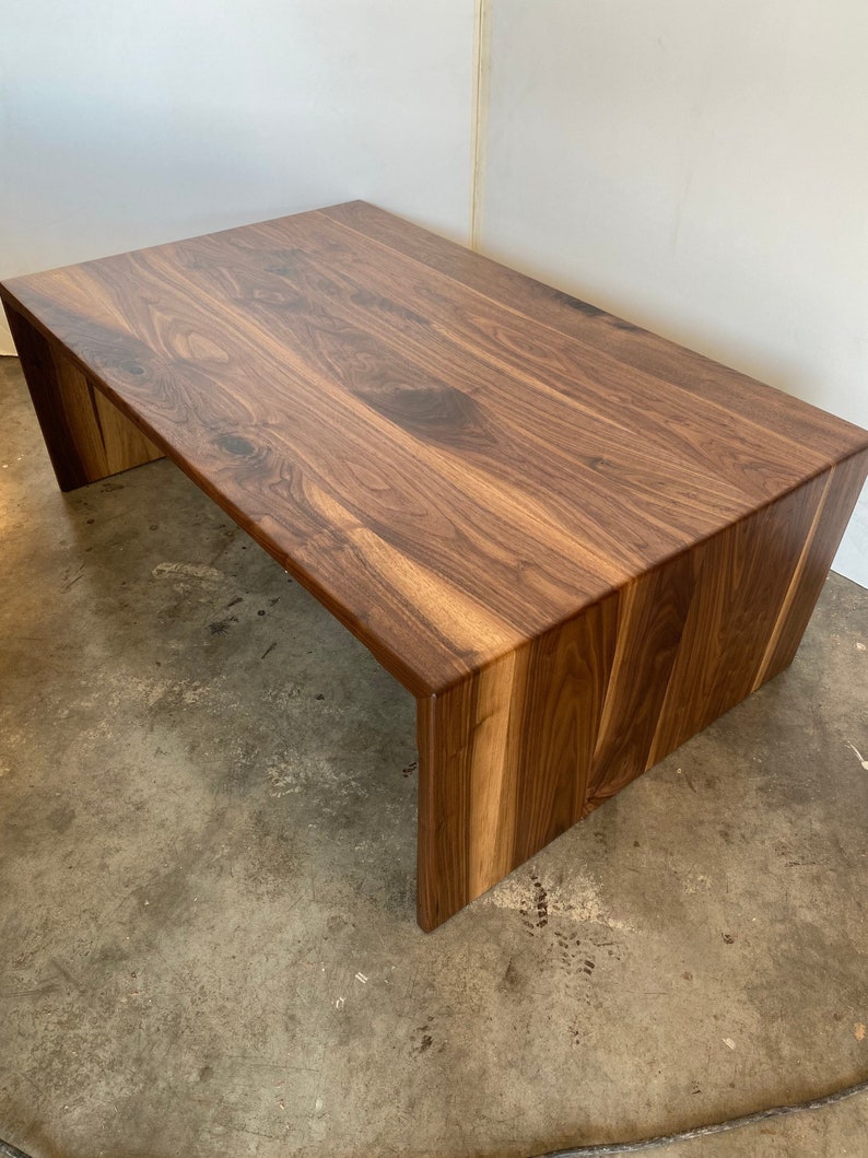 Extra Wide Walnut Coffee Table with Modern Waterfall Design 画像 1