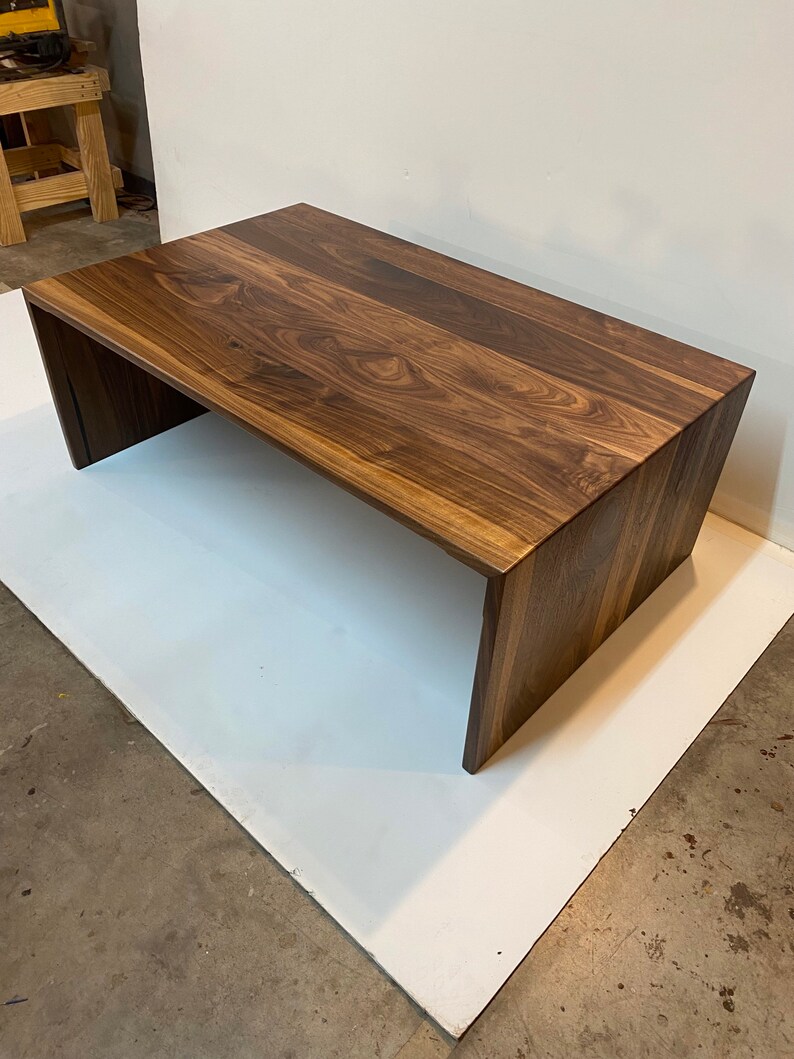 Extra Wide Walnut Coffee Table with Modern Waterfall Design 画像 8
