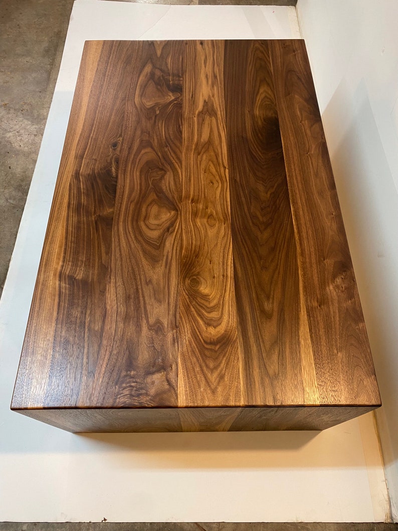 Extra Wide Walnut Coffee Table with Modern Waterfall Design 画像 7