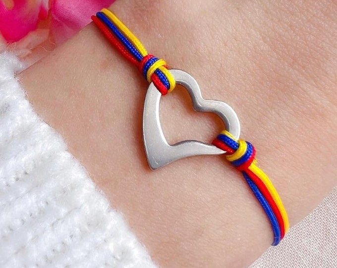 Colombian Flag Bracelet with Heart – Handmade Amulet with Love for Your Roots