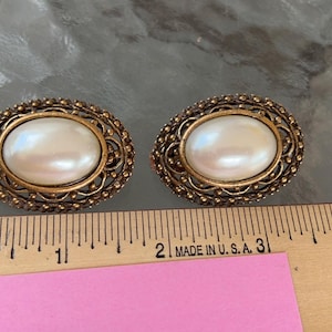 Les Bernard Vintage Faux Pearl and Ornate Gold-tone Filigree Frame Clip-on Earrings