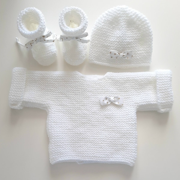 Ensemble brassière chaussons et bonnet en laine, gilet bébé, chaussons, bonnet bébé, tenue de naissance, layette, cadeau de naissance