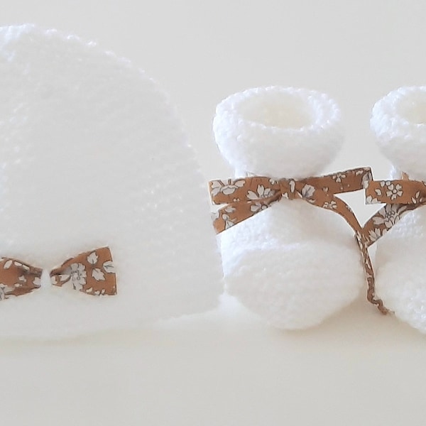 Chaussons bébé tricot, bonnet bébé tricot, laine, chaussons bébé liberty, liberty capel moutarde, ensemble naissance, bébé, layette