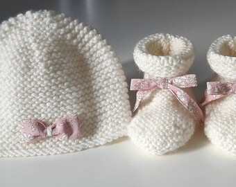 Ensemble bonnet et chaussons, tricot, chaussons bébé, cadeau naissance, layette, bonnet bébé, liberty of london, capel rose