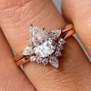 6 CT Pear Moissanite Bridal Set Ring: Vintage Curve Wedding Band