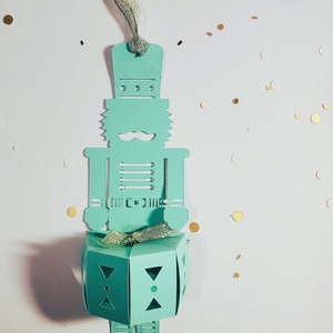 Segnaposto Schiaccianoci 3D per bomboniera natalizia, biglietto da visita per matrimonio invernale, modello di scatola per dolcetti per feste di Natale per download digitale, etichetta regalo 3D