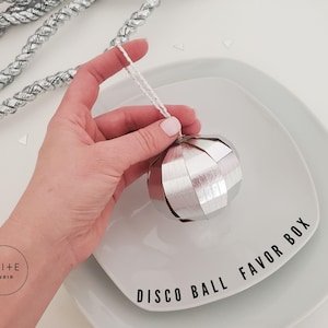 Modèle de boîte de faveur bricolage boule disco pour Cricut - EVJF, décoration de fête boîte à bonbons pour thème disco fête d'anniversaire boule à facettes svg fichier coupé