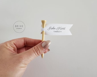 Exhibidores de acompañamiento para bodas con temática de golf: palillos de tee personalizados como tarjetas de lugar