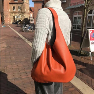 Hobo Bag terracotta orange mandarin große Ledertasche | Damen Schultertasche Beutel Henkeltasche | minimalistische Reisetasche, Shoppingbag