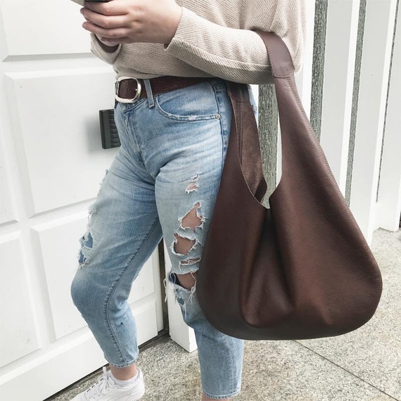 Bolso de piel bolso hobo marr n mate de piel Bolso cubo con asa