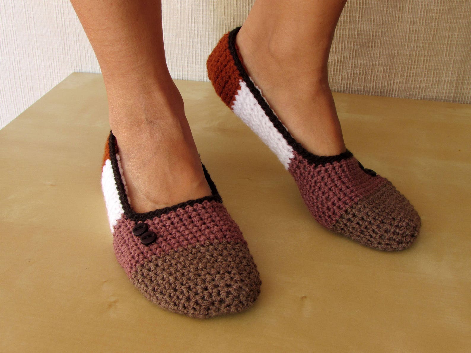 ballet flats, women's slippers, nightwear and crochet yoga in brown, antique pink, and white acrylic. decoration in wenge bu ballet flats, women's slippers, nightwear and crochet yoga in brown, antique pink, and white acrylic. decoration in wenge bu