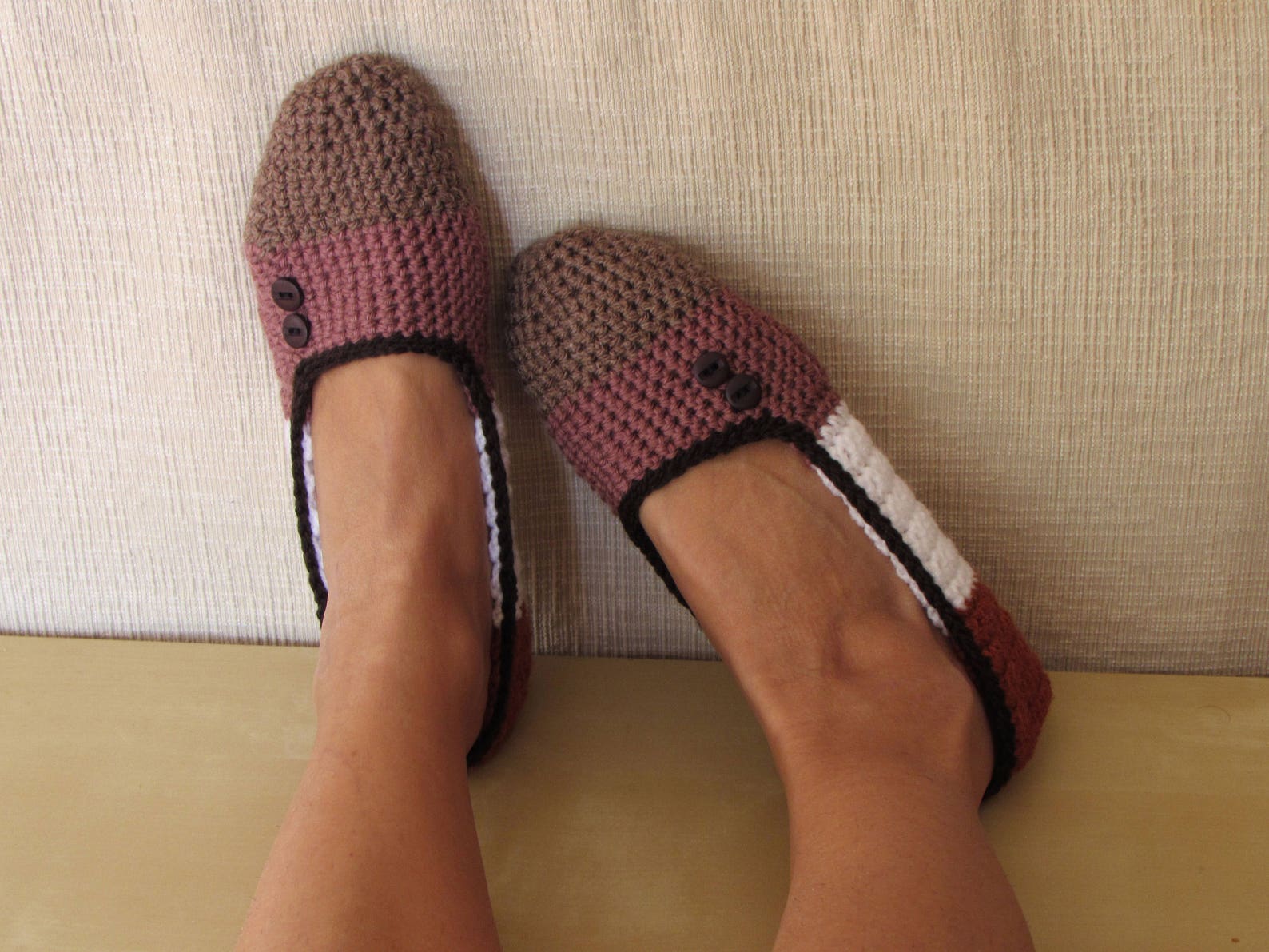 ballet flats, women's slippers, nightwear and crochet yoga in brown, antique pink, and white acrylic. decoration in wenge bu ballet flats, women's slippers, nightwear and crochet yoga in brown, antique pink, and white acrylic. decoration in wenge bu
