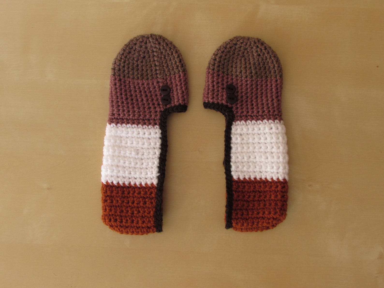 ballet flats, women's slippers, nightwear and crochet yoga in brown, antique pink, and white acrylic. decoration in wenge bu ballet flats, women's slippers, nightwear and crochet yoga in brown, antique pink, and white acrylic. decoration in wenge bu