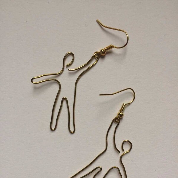 Pendientes de alambre figura