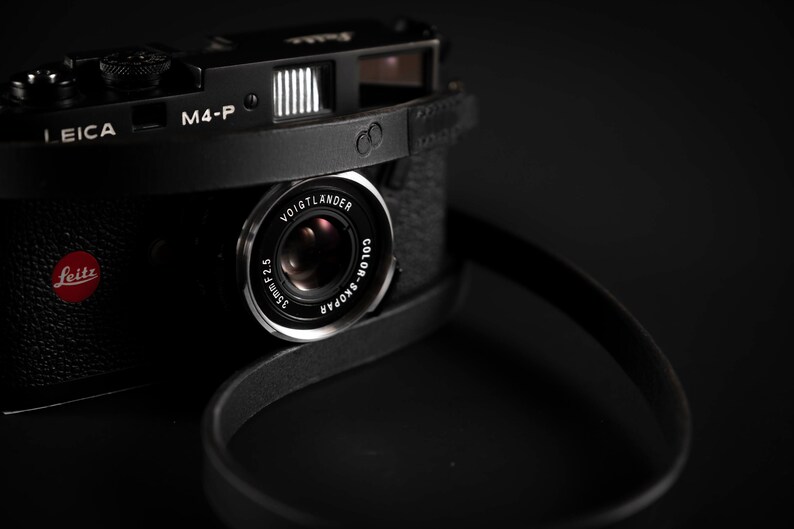 Leather camera strap Black Story
