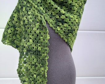Dreieck/ Schultertuch "Green Hope "gehäkelt aus handgefärbtes und gesponnenes Garn  Handmade, Luxus