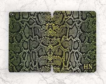 iPad case Animal print cover iPad case serpent Custom initials Snake skin Green print cover Aesthetic iPad A16 10 9 Mini 7 A17 Pro 13 Air 13