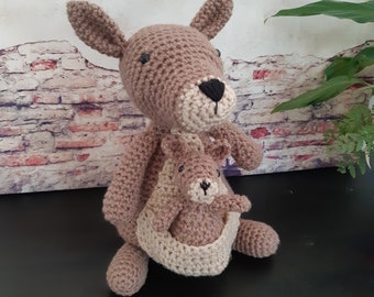 Modèle Maman et bébé kangourou au crochet en PDF et en français