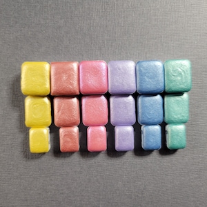 Set de colección de primavera: acuarela metalizada hecha a mano. Set de medias, cuartos y mini pastillas. Material de arte
