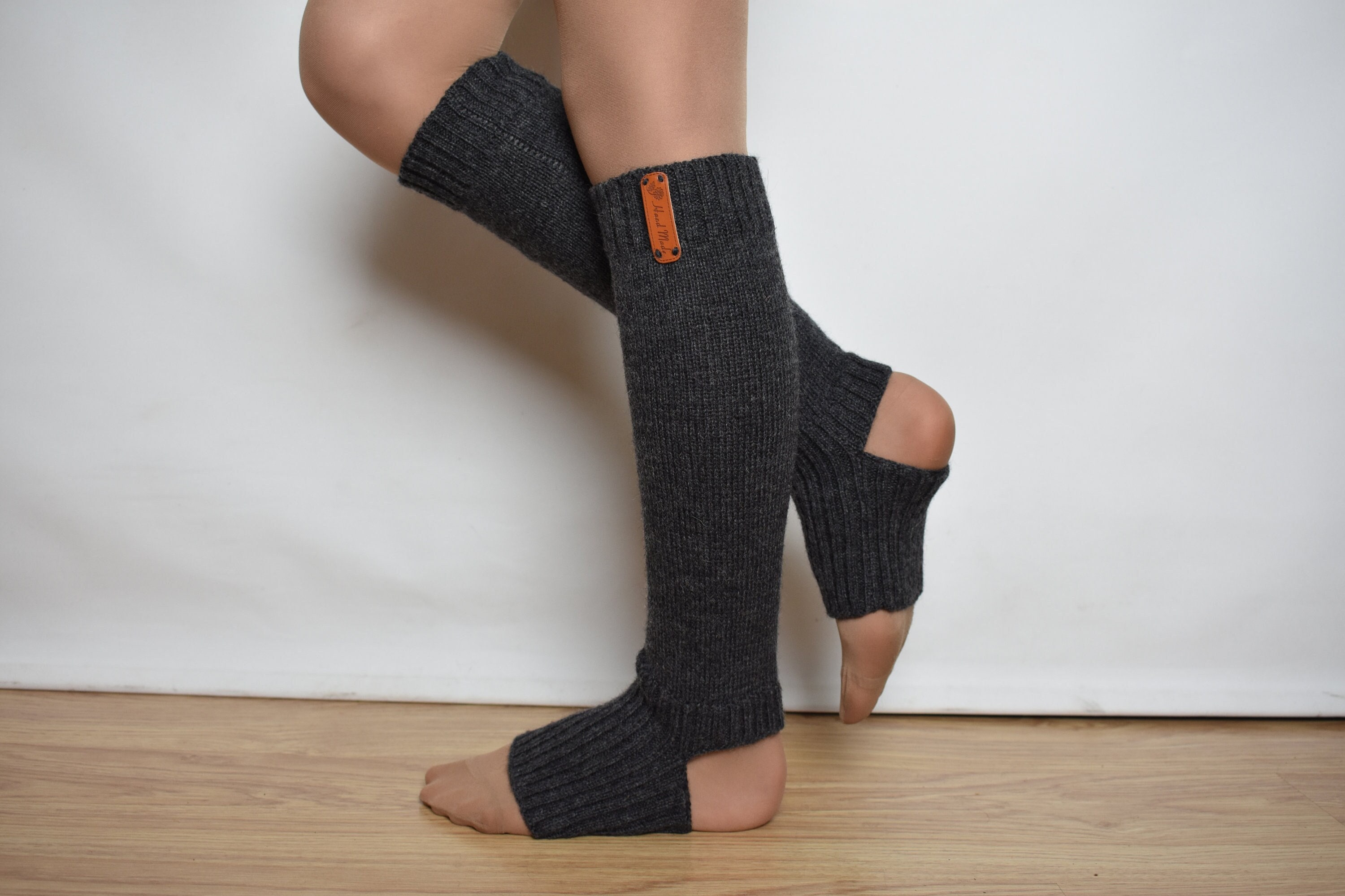 Gaiam Yoga Sock Anklets - Grippy Leg Warmer Ankle Socks for Yoga, Barre,  Pilates, Dance, Aerobics - Bermuda Blue, Socks -  Canada