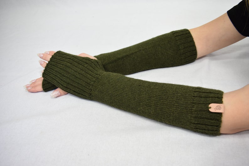 Chauffe-mains en alpaga tricoté pour femme Manchettes longues en laine Mitaines sans doigts Gants d'hiver Mitaines chaudes en alpaga blanc noir image 6