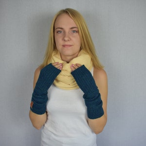 Gebreide lange handwarmers voor dames Gebreide alpaca armwarmers Vingerloze wanten Wollen armwarmers handschoenen warme pols armwarmers wanten afbeelding 3